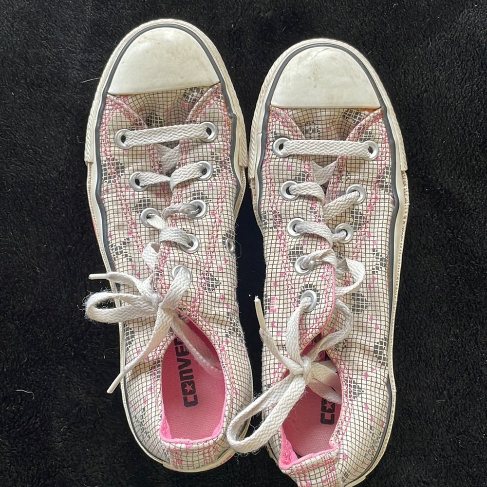 Women’s size 6 Converse All Star sneakers